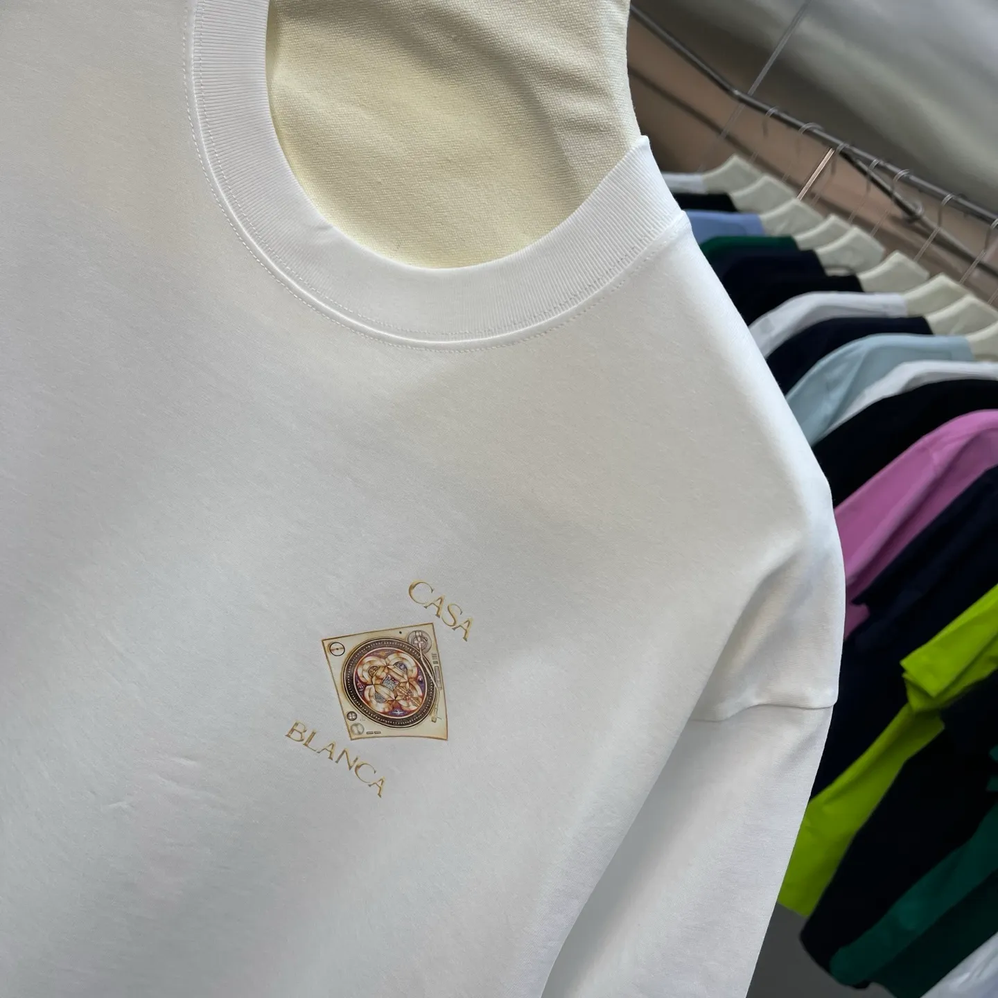 New Arrival Casablanca Casablanca Classic Series printed short-sleeved T-shirt for celebrities. It is made of Xinjiang long-staple cotton ~ grams. The color of the fabric is custom-dyed and will not shrink or fade. It feels comfortable and has a strong texture. A must-have for fashionable men and women, the Classic drop-shoulder wide version is available exclusively in In Stock! Color: White Black Blue Royal Blue Green (5 colors) Size: S M L XL XXL